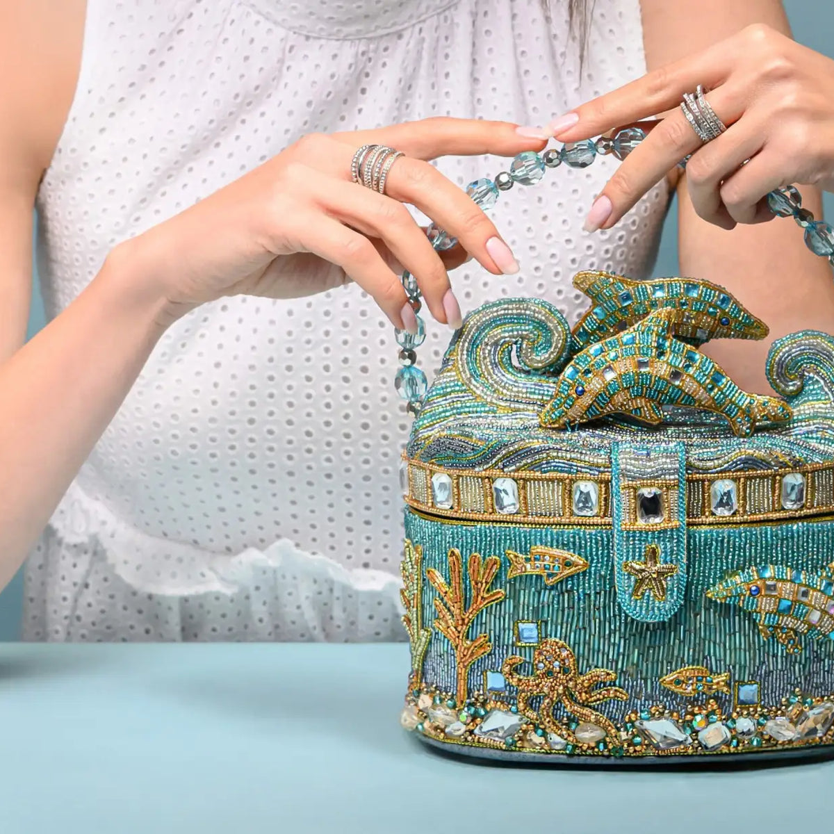 MARY FRANCES 華形 ビーズ刺繍 バック Mary Frances Handbags: Why Collectors Choose Wearable Art